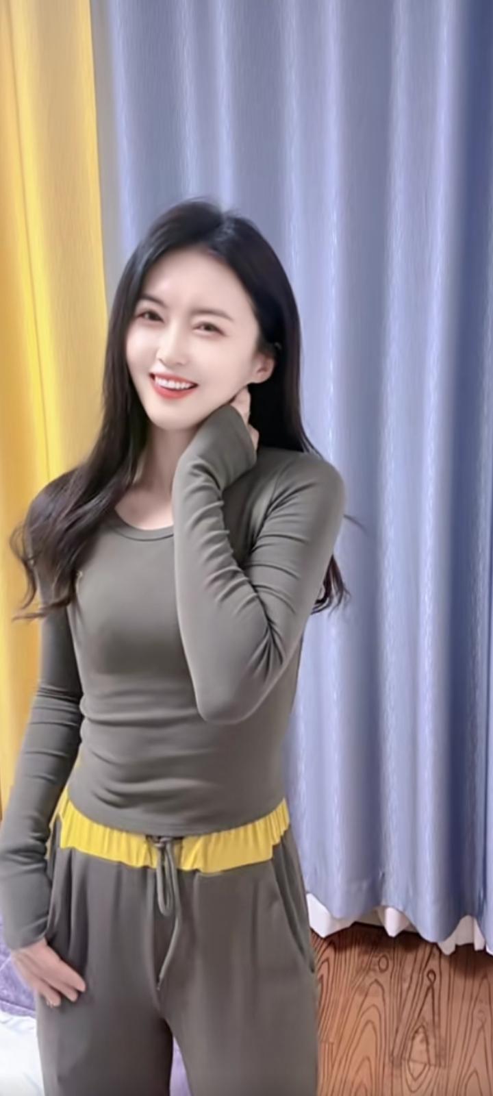 集卡领红包人间烟火气，最抚凡人心。清晨的早餐，傍晚的夕阳，路边的小摊，家里的饭菜