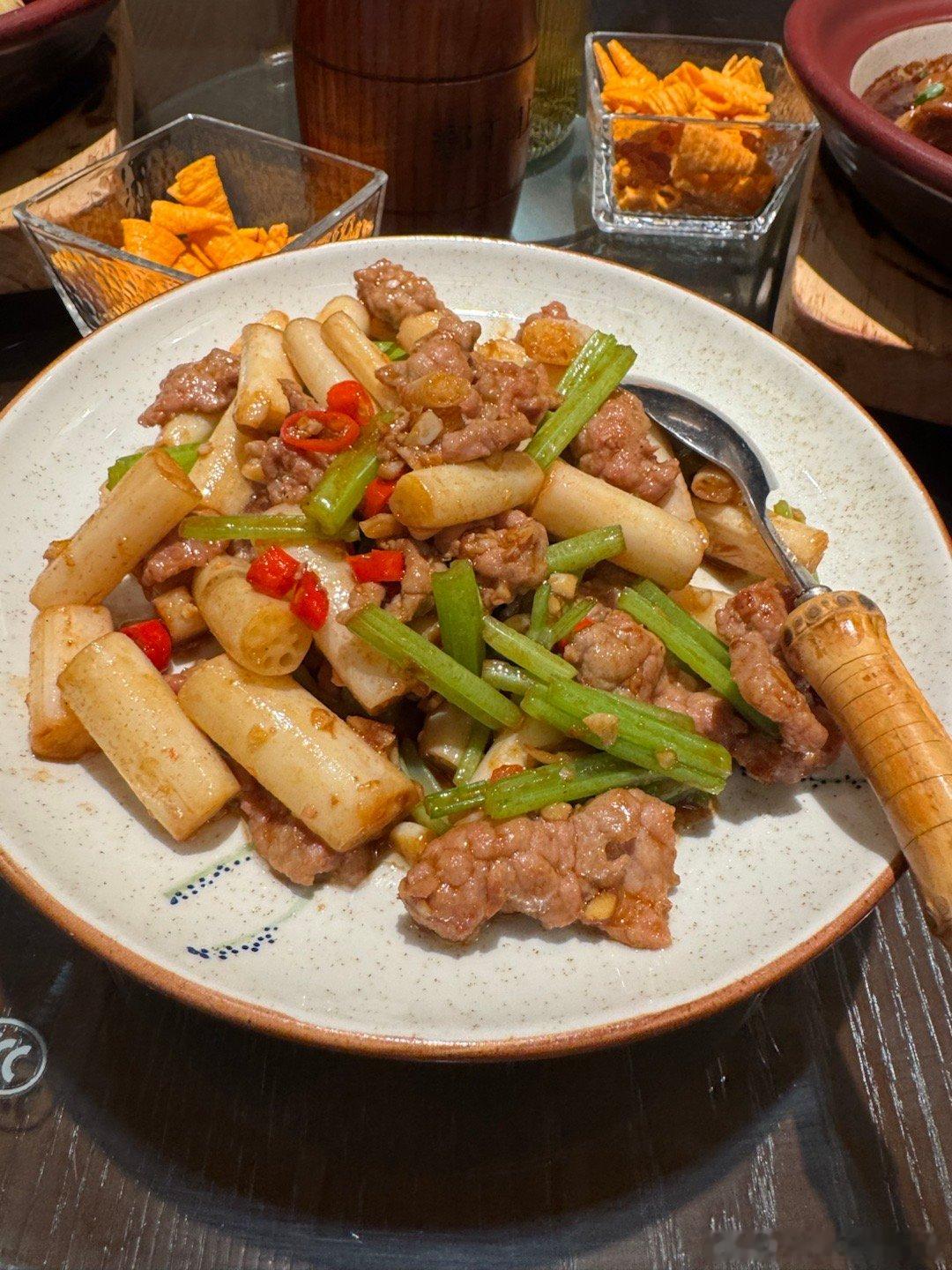 老王同学格局打开：可以忍受别人欺负我们（无配图）据说这是王传福在「比亚迪临时股东