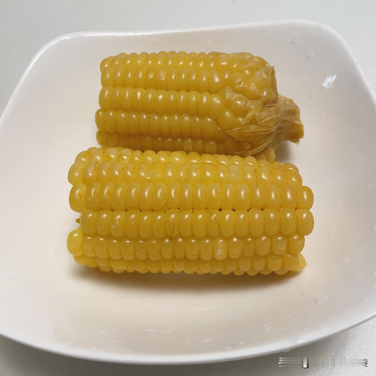 我必须承认，
我和我老婆没什么大本事，
老婆月入7-8000，我也就才1-200