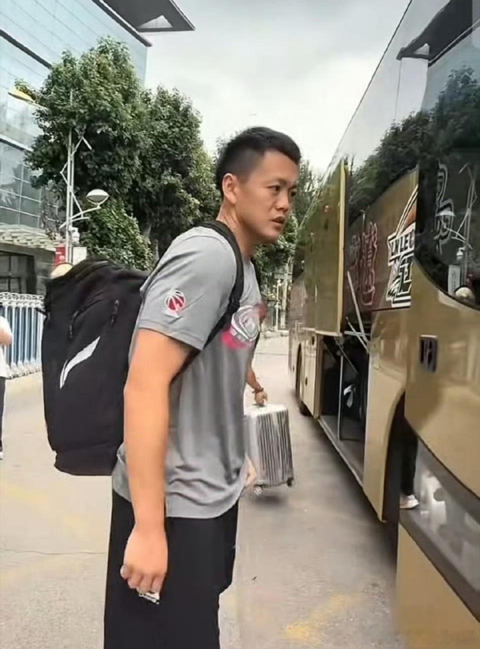 阜新热身赛见了[二哈][二哈][二哈]姜宇星被交易至辽宁男篮 ​​​