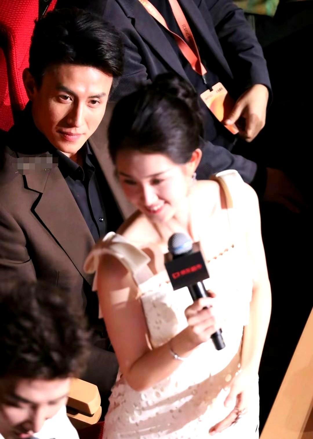 红果鎏光盛典，我嗑的CP刘萧旭和郭宇欣又同框了。

他们一起走上那个闪着光的舞台