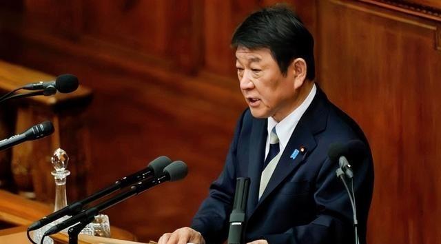 示好中国，日本公开表态。当地时间2月20日，日本外相茂木敏充在国会发表演讲时明确