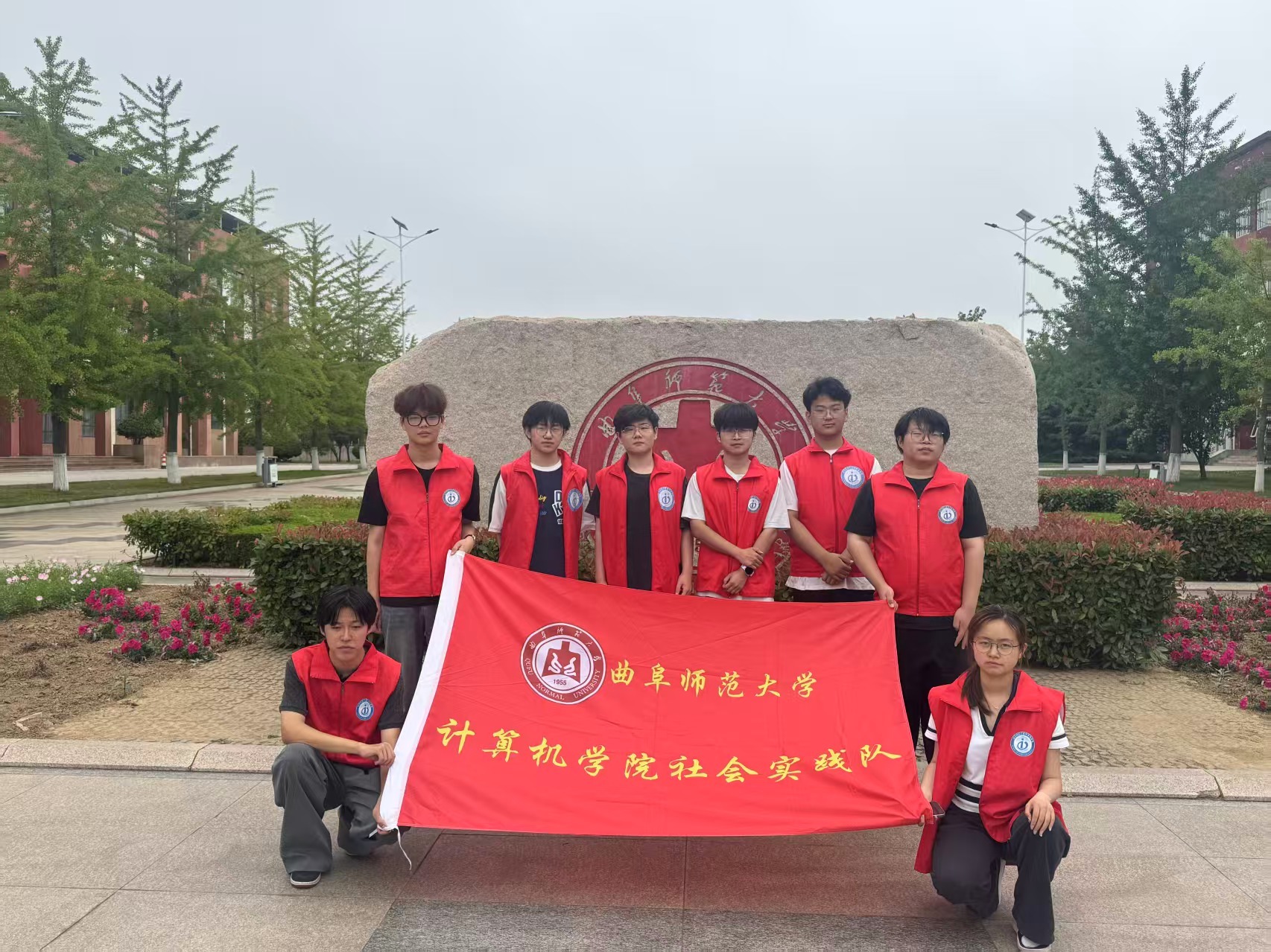 秦岭笑谈  推广普通话进社区 暖心服务走近老年群体为进一步加大国家通用语言文字推