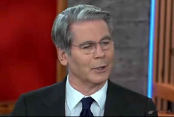 主持人凯恩:“我相信你是美国历史上最高级别的同性恋公共政策职位持有者，我敢打赌，