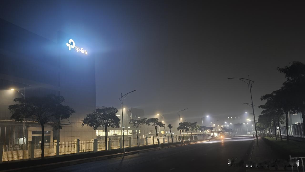 越南可以焚烧秸秆吗？
今天在办公室坐了一天，傍晚才出厂门，走在厂区，能够闻到一股