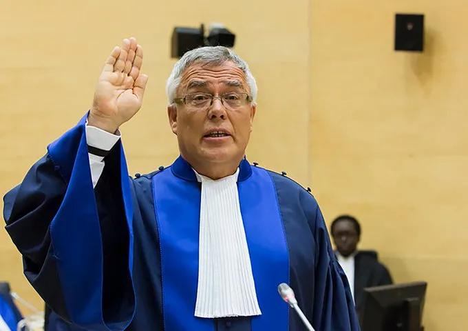 俄罗斯反制裁！俄罗斯将国际刑事法院院长彼得·霍夫曼斯基列入刑事调查通缉犯名单。
