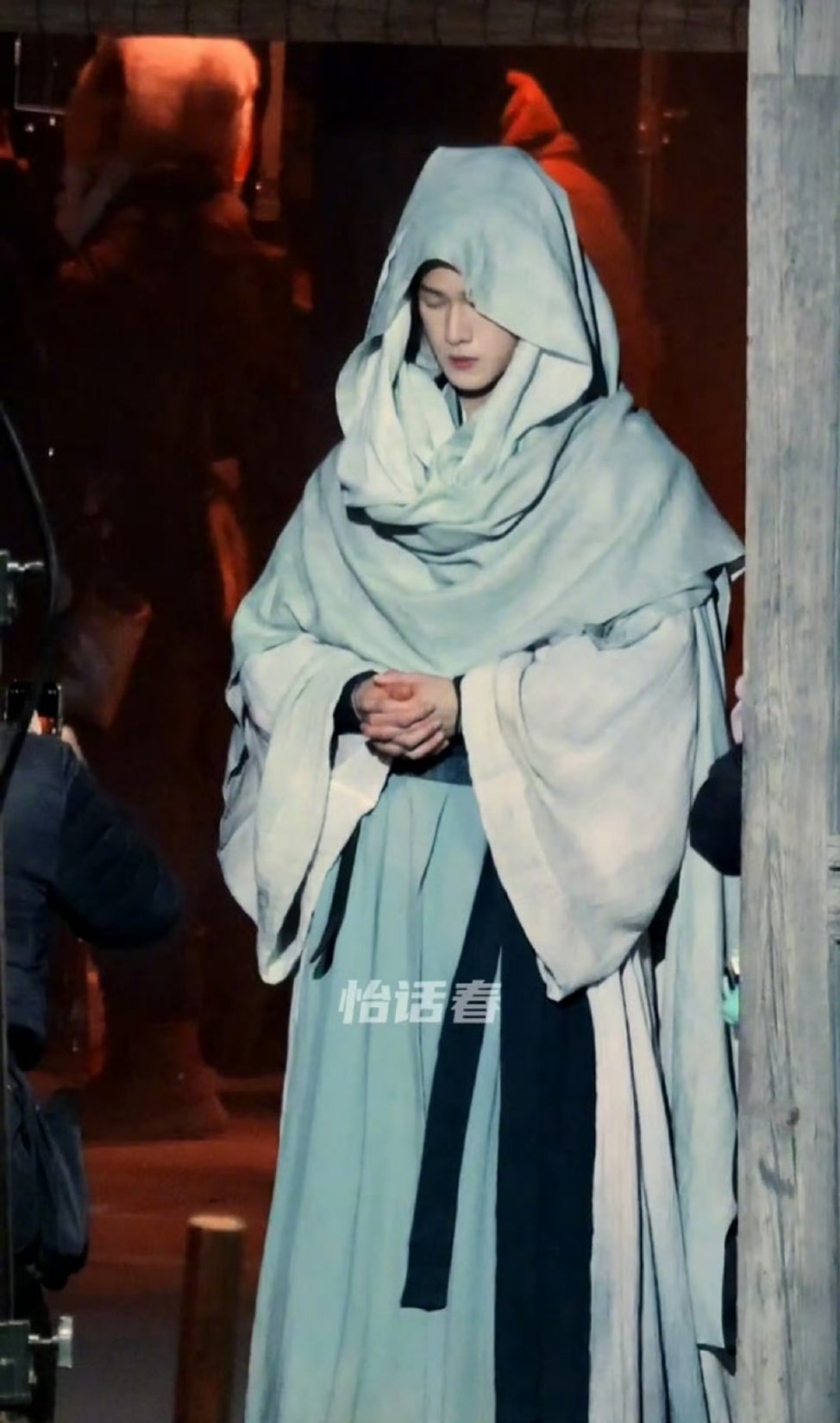 李昀锐冰湖重生兜帽斗篷路透  李昀锐谈从男配到男主的压力  李昀锐怎么什么造型都