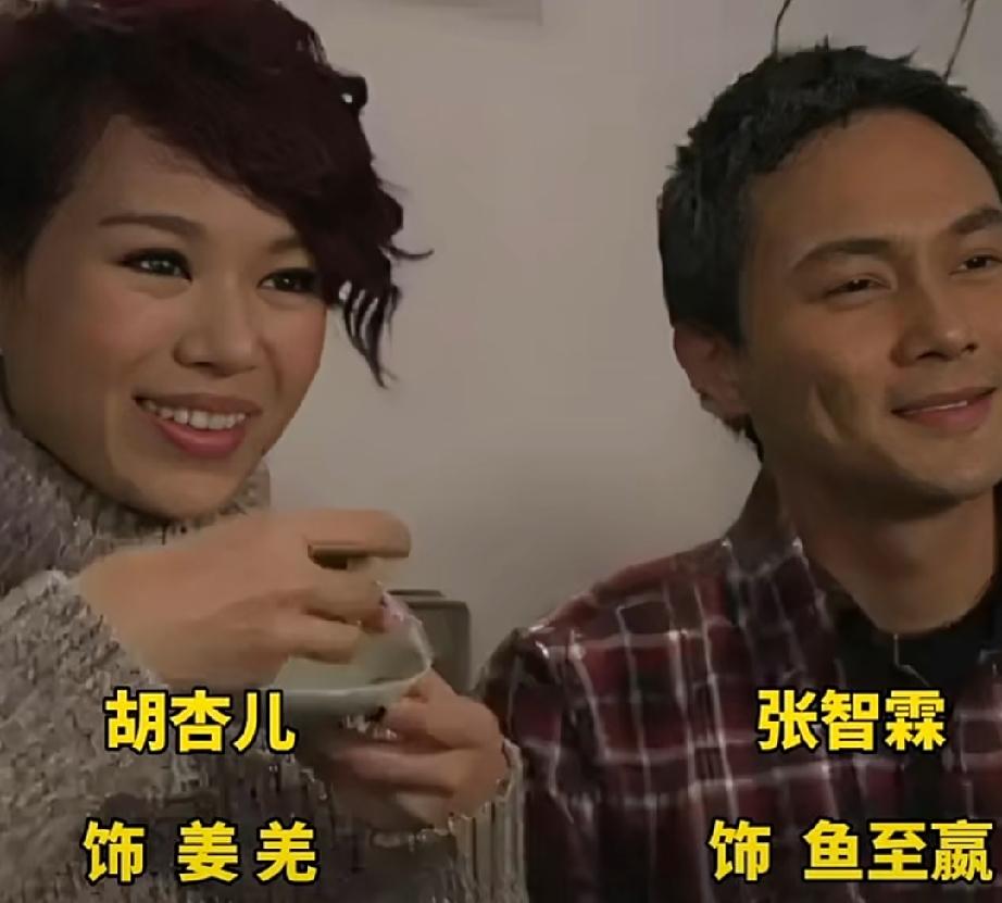谁还记得张智霖当年的一众荧幕cp，可以说是集齐一众老牌女神！
和朱茵搭档，青涩甜