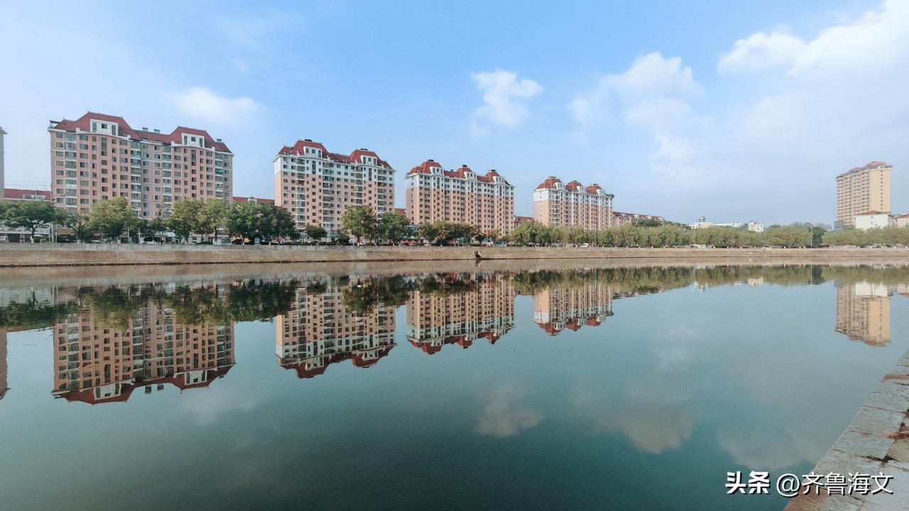 清晨时光，抱龙河里的倒影楼（毓菁华小区）