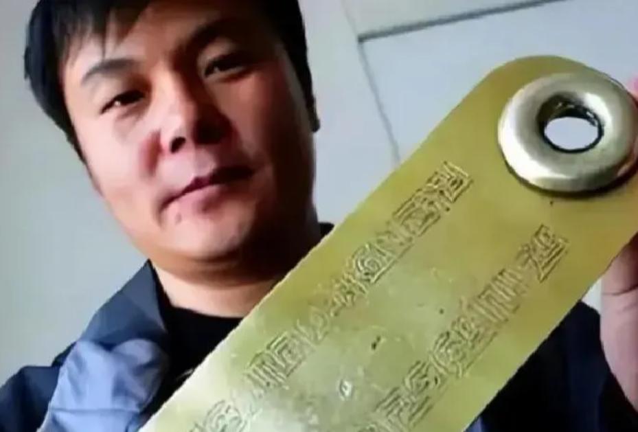 1999年，内蒙古一男子欠下巨额债务。走投无路时，他突然想起父亲的话："有困难时