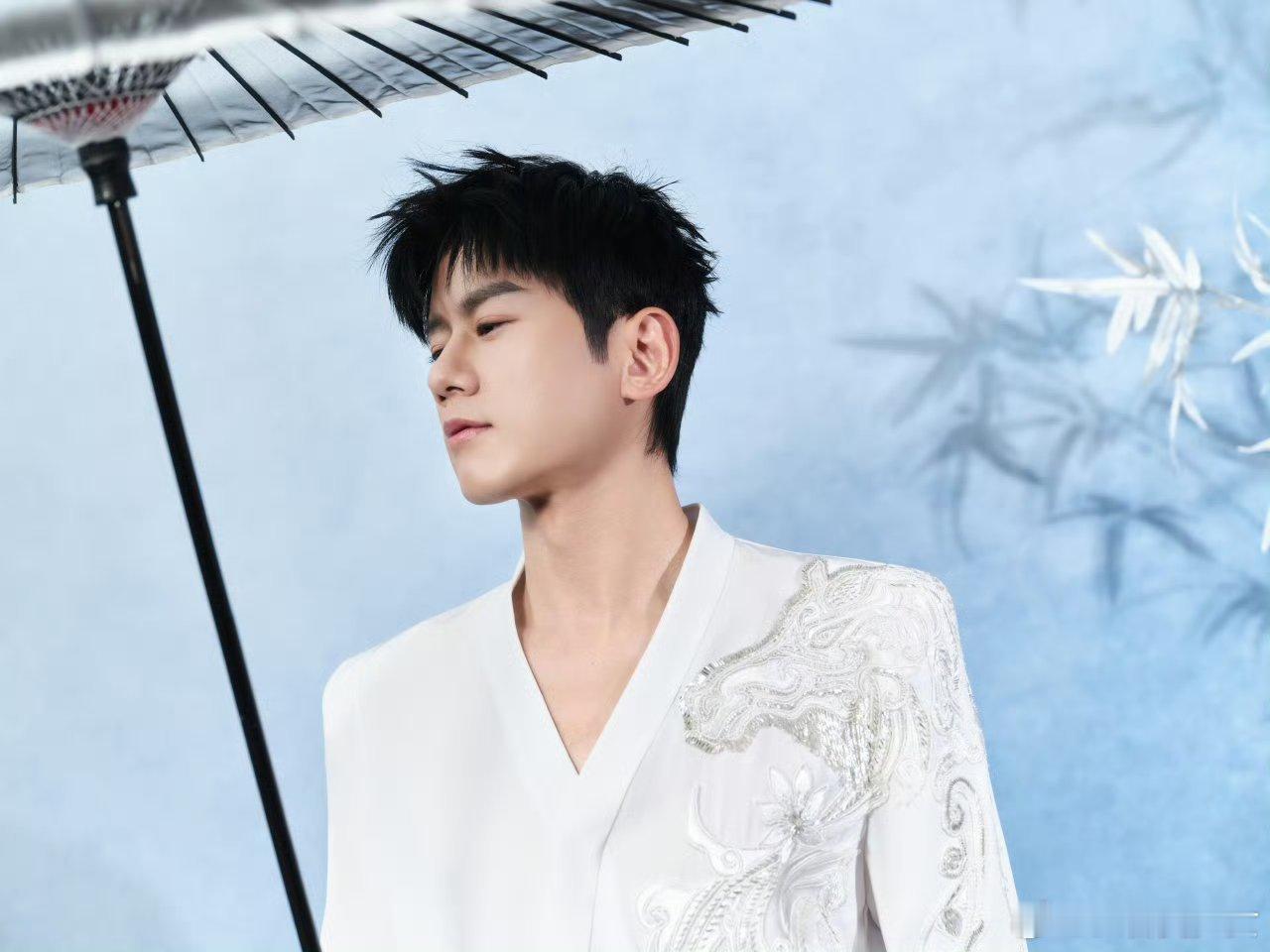 原来京剧念白也张杰自己来啊 实力认证！挑战京剧念白，字正腔圆尽显功底。宝藏歌手惊