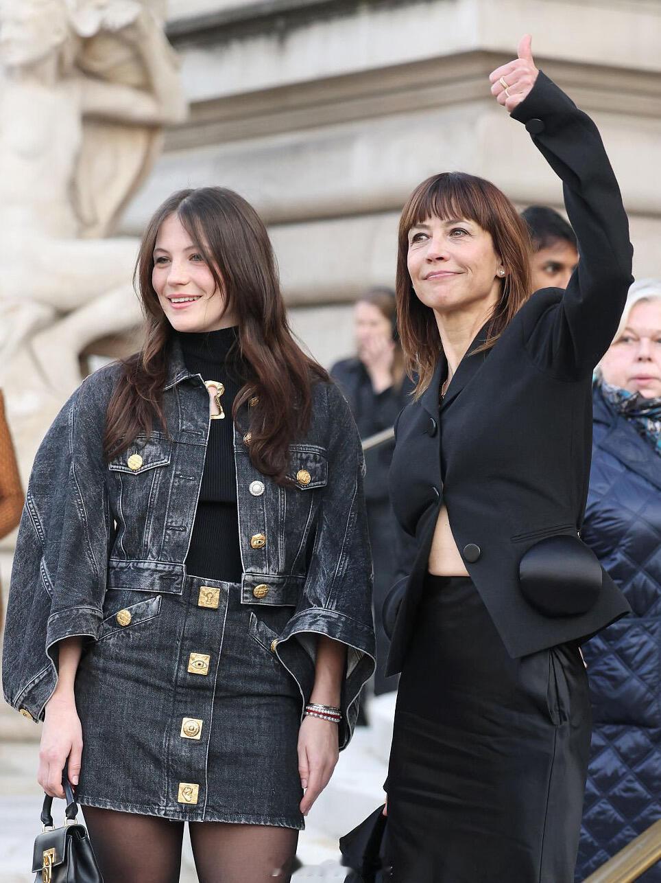 苏菲玛索带女儿亮相时装周苏菲玛索女儿近照 苏菲玛索带女儿亮相时装周，母女同框都好