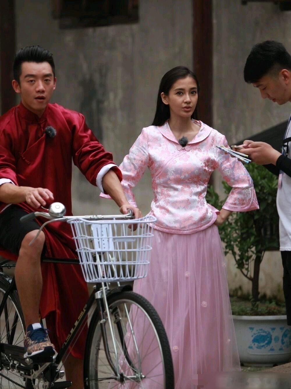 Angelababy跑男时期虽然不白，但美得很真实 