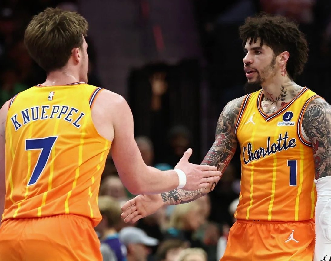 在输给活塞之前，kon神赛季总三分268记联盟第一，三球261记联盟第二。这场比