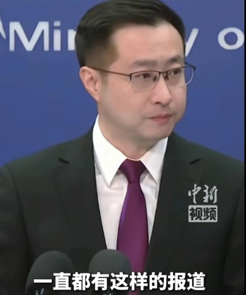 
        外交部那场会上，有个日本记者那架势简直了，腰杆挺得直直的，一