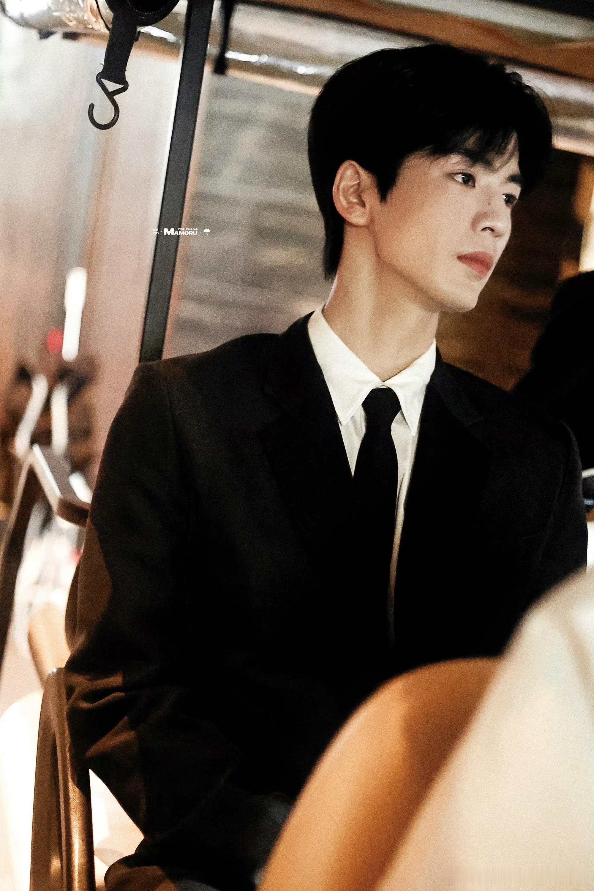 张凌赫今日路透，帅🉐很稳定 ​​​