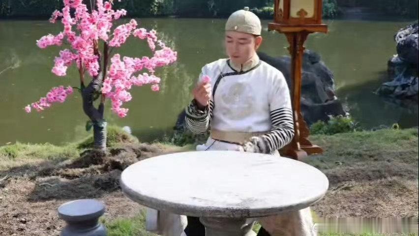 李东学果郡王实锤！白蟒袍路透，紫禁城白月光yyds～ 