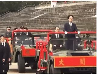 缝缝补补又三年。
美国给赖清德的饼还没吃完。
新的考验就来了！


“阅兵”仪式