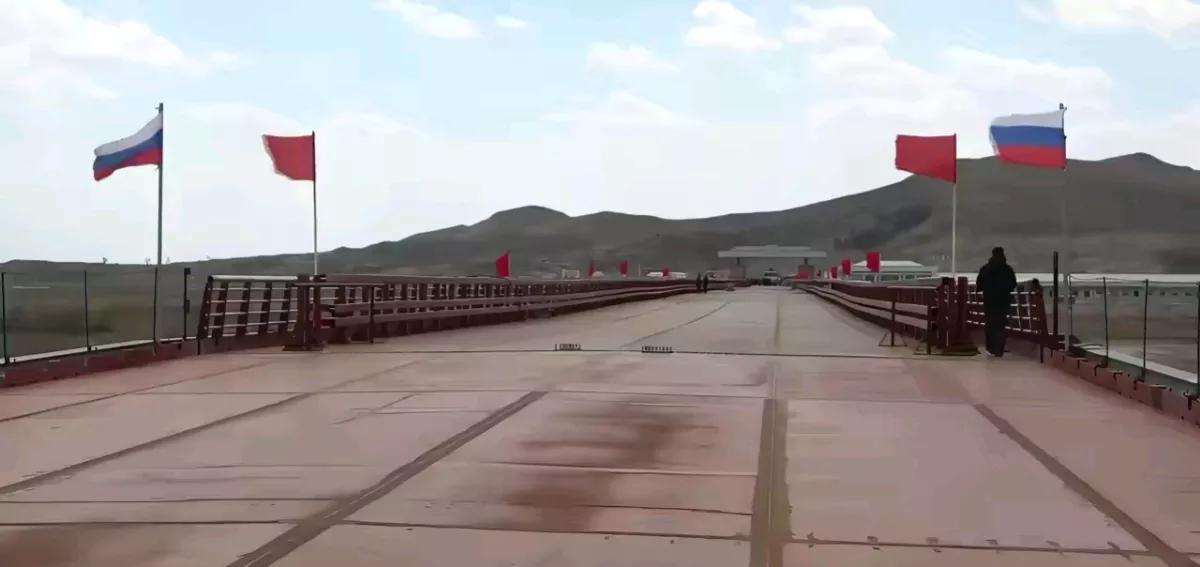 俄媒报道，当地时间22日，俄罗斯联邦政府新闻处发文宣布，联通俄朝两国，横跨图们江