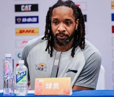 威尔斯：“今晚比赛不是我们最好的状态，进攻端我们分享球做的不好，没有打出我们的节