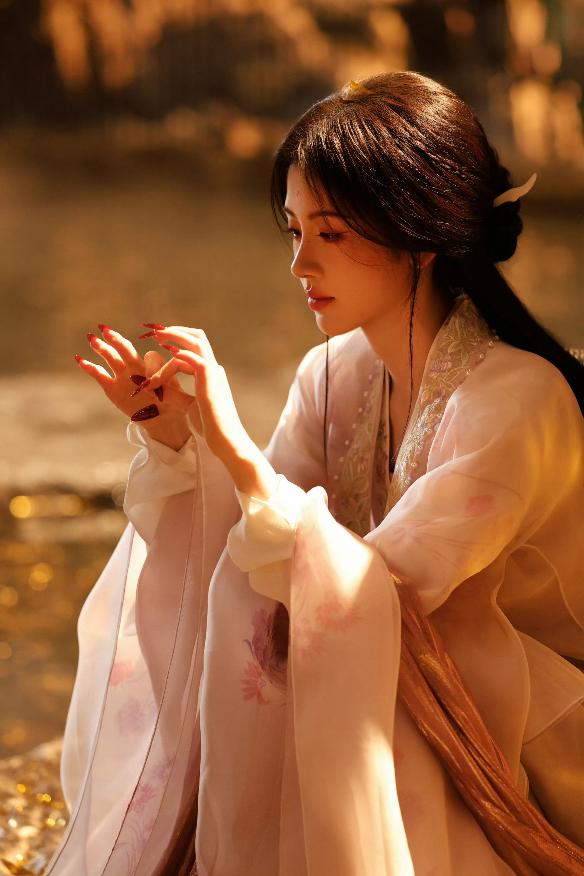 鞠婧祎露芜衣 jjy鞠婧祎露芜衣大唐芙蓉花追星路途漫漫,热爱心动不止.star 