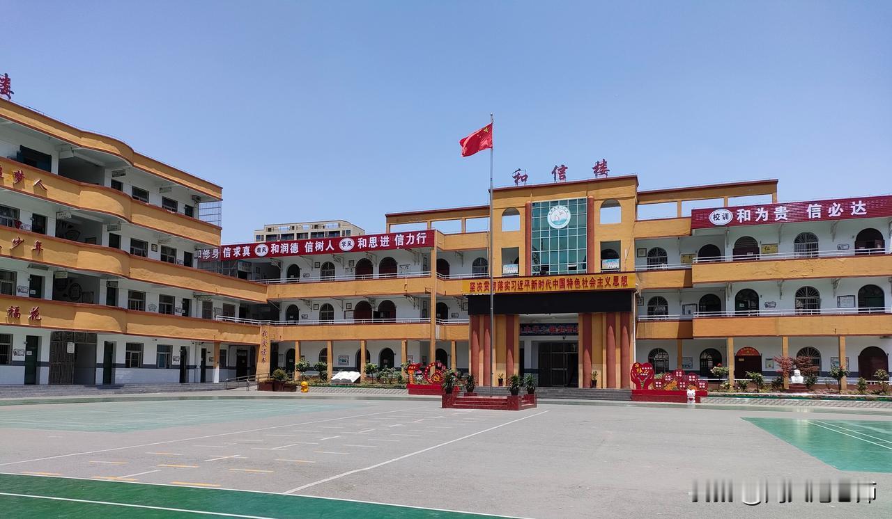 中小学生久违的春假又回来！
我们读书的那时候，上学期有春忙假，下学期有秋忙假，放