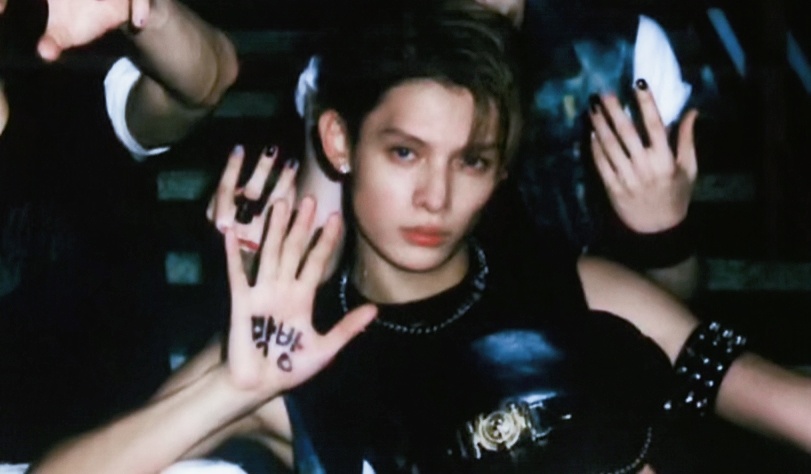 赵雨凡JAMES 🦅赵雨凡 收集到了一些团体照里的模糊詹詹📷（为了能稍微清晰