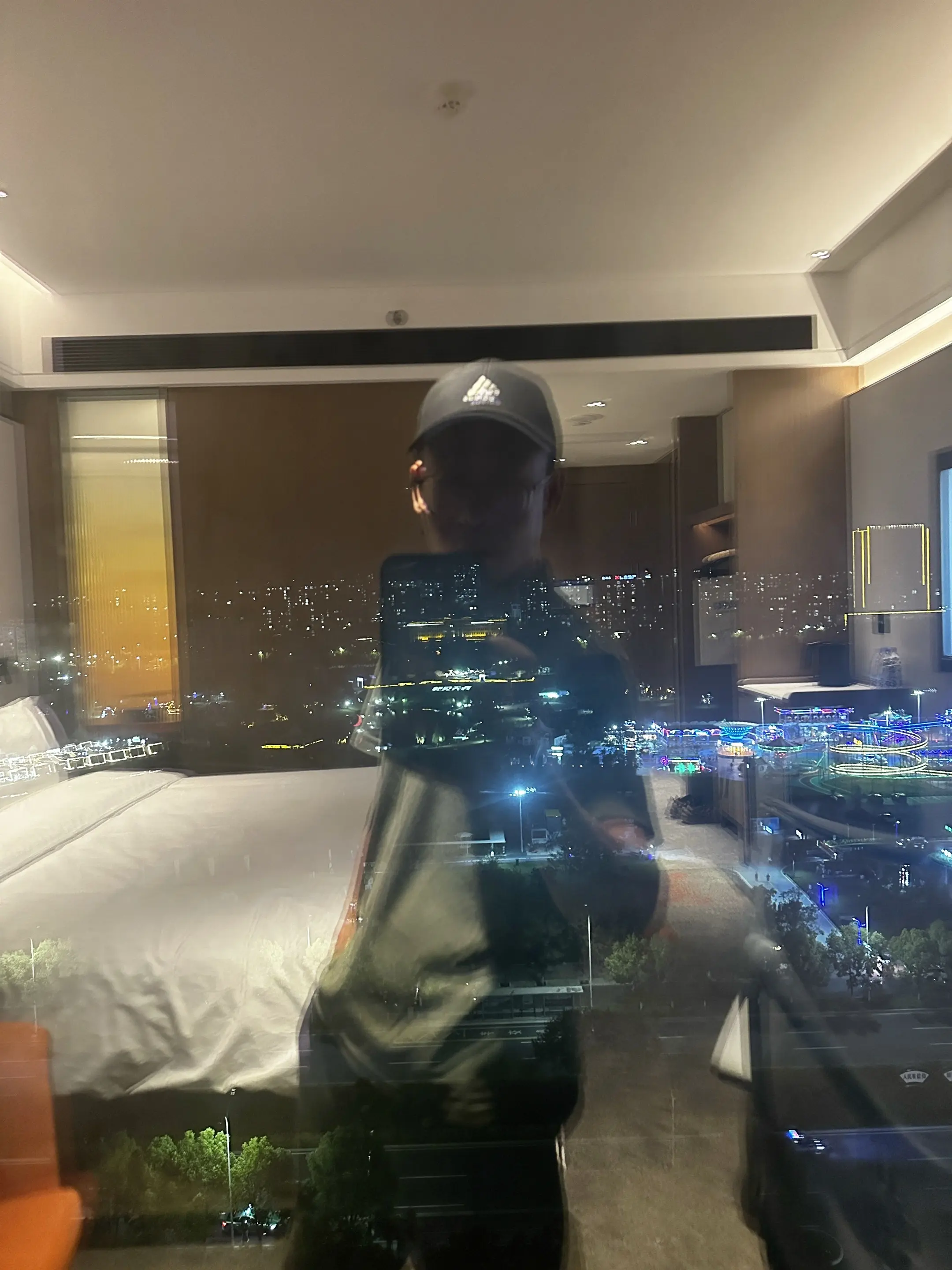 女孩子结婚， 童年创伤反应的4个表现： 1.讨好型人格，童年经常被否定...