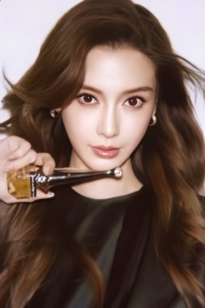 阿芙品牌眼部系列代言人Angelababy杨颖我美鼻姐就凭这张脸无需多疑 脸在江