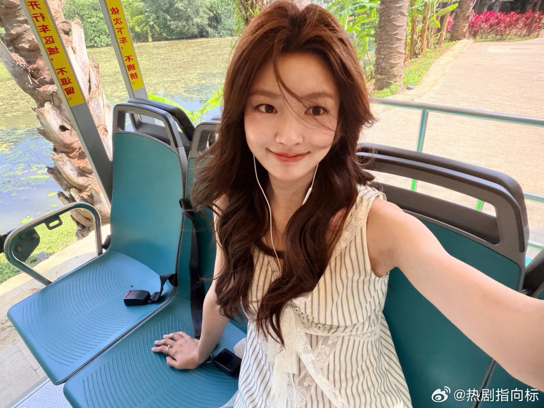 徐若晗线下美成这样了、徐若晗有双爱人的眼睛围观下啦，徐若晗线下美成这样了，可以有