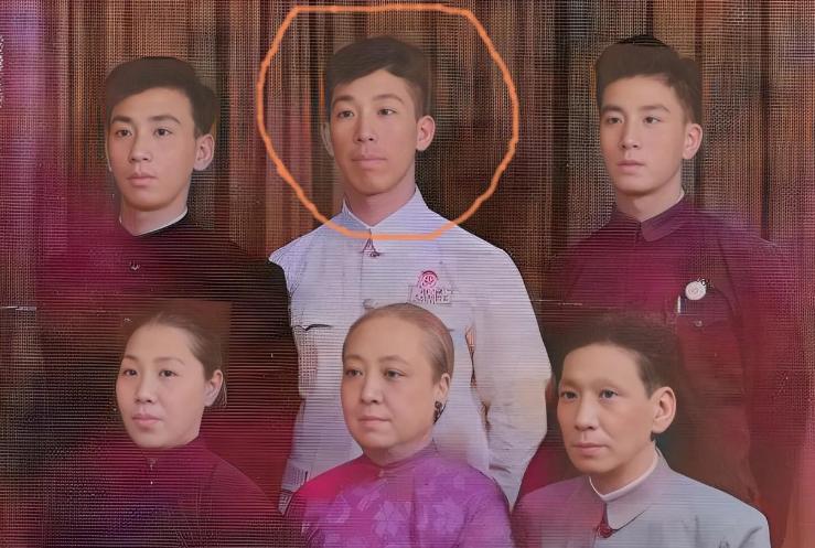 天津解放后，袁世凯曾孙穿着一身军装，带着警卫回家，姑姑开门大惊：你不是死了吗？这