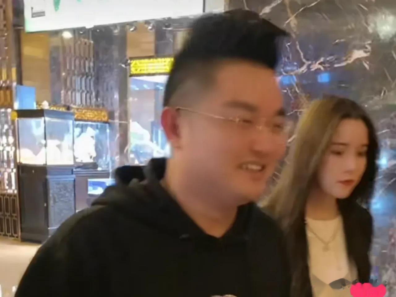 贝源哥直言散打弄电商基地根本赚不到钱

最近散打哥在杭州租了一个地方做电商基地，