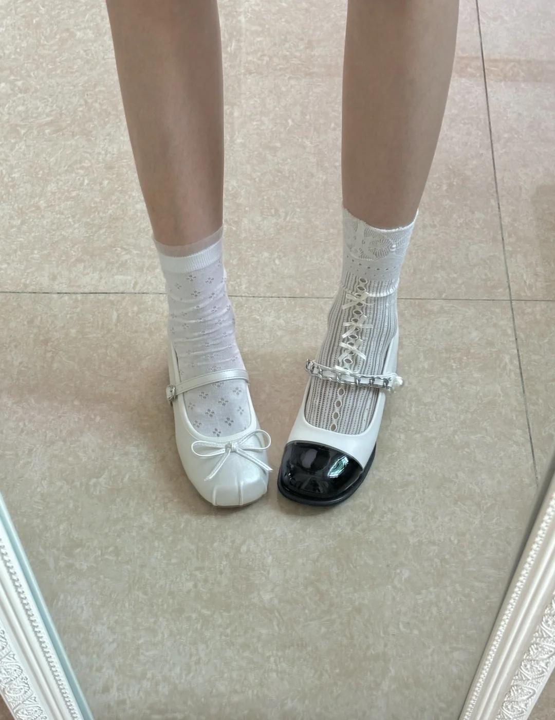 快帮我看看留哪双！！
白色内增高4.5cm，黑白5cm粗跟，这两个脚感真的很舒服