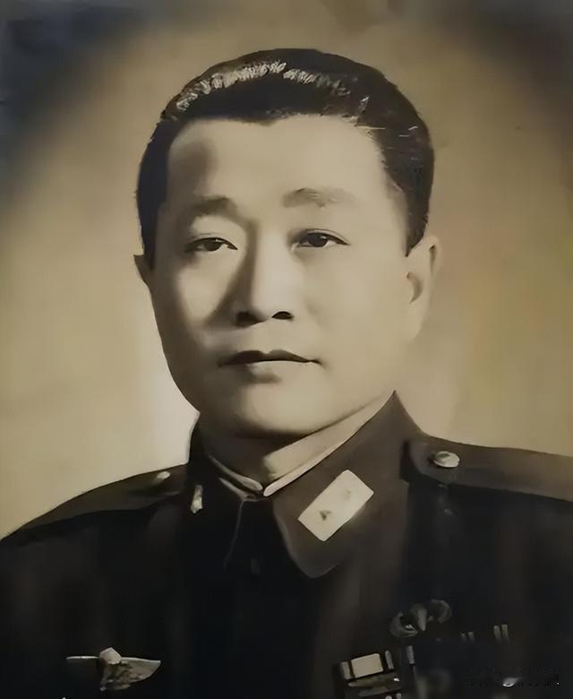 1946年3月，在北平住院的杜聿明准备割去的左肾，戴笠突然前来探望。当时的戴笠非