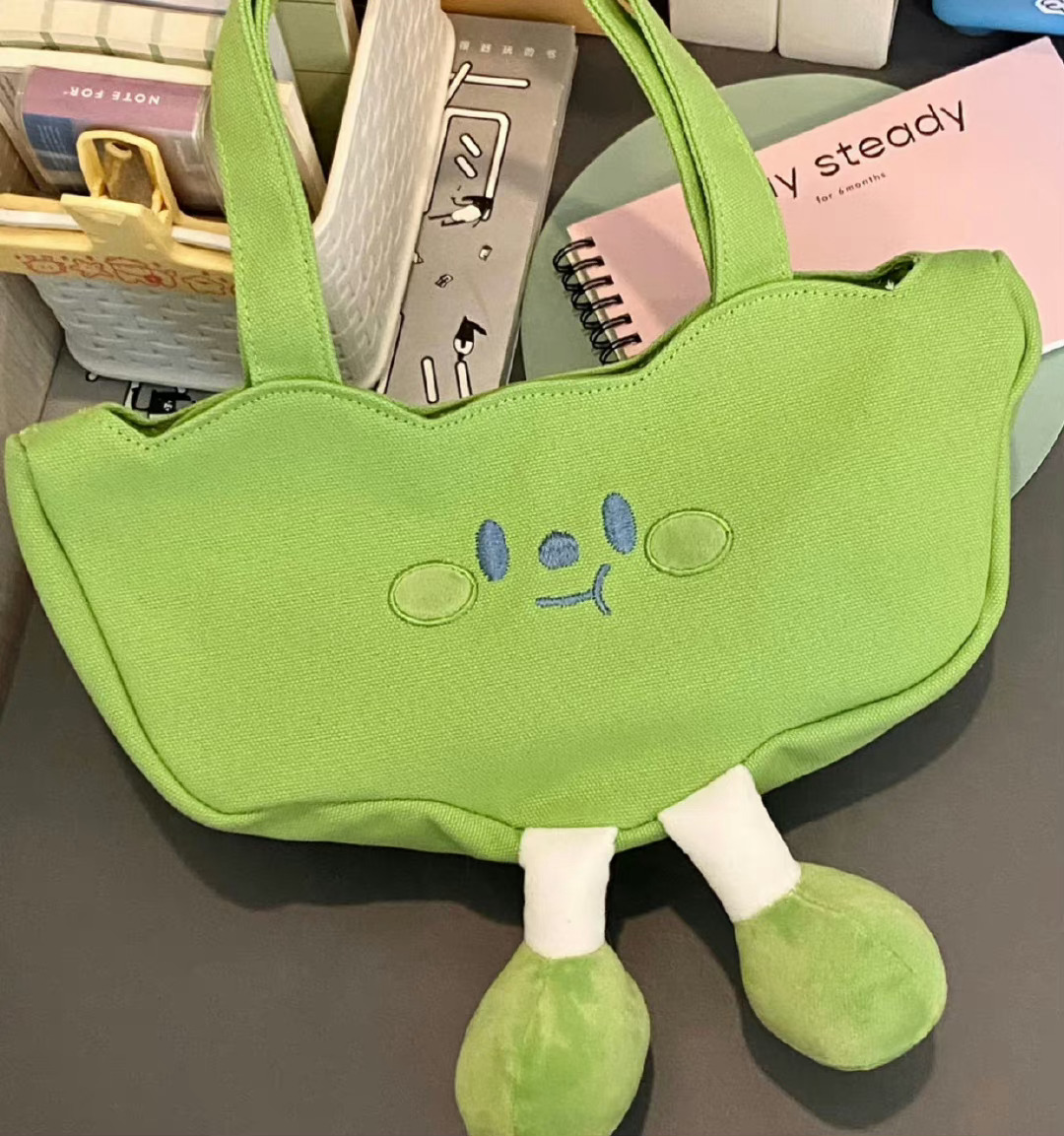 喔趣 被一个包可爱死了[哇]容量还挺大的 通勤背完全没问题 ​​​