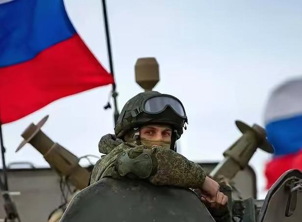 面对西方各种制裁，俄罗斯最近收到了来自熊猫国专家的建议：想要打破美国霸权，这五个