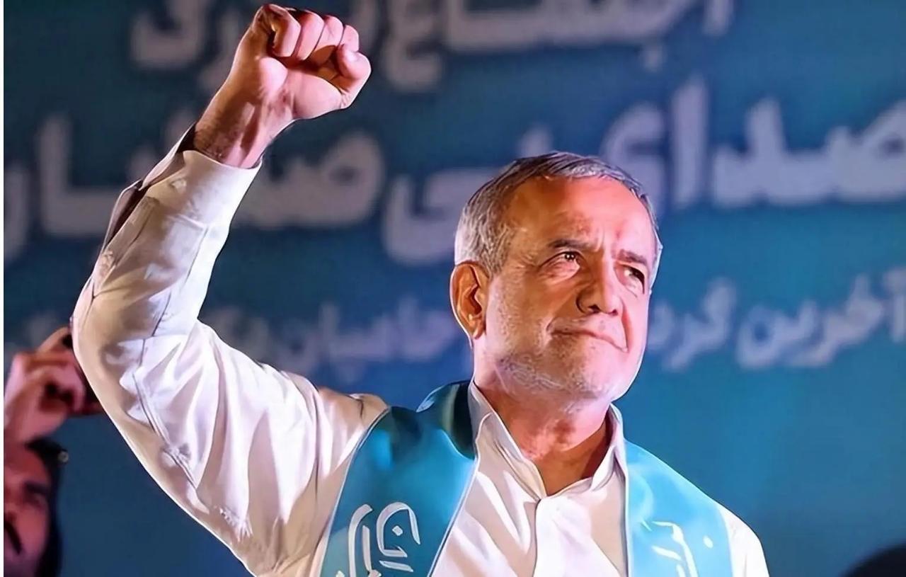 伊朗强硬回应！美国封锁霍尔木兹海峡遭严厉警告

伊朗怒批美国 美军合围伊朗 伊朗