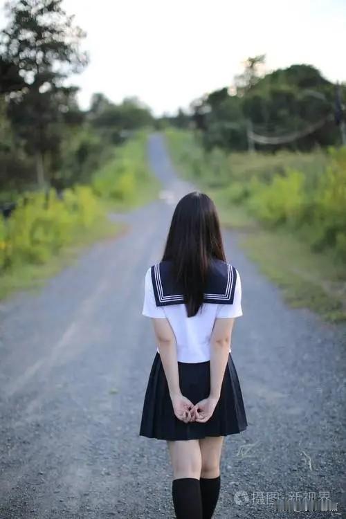 办公室新来的选调生，985本硕，党员，法律专业，长得还行，乍一看，妥妥的“别人家