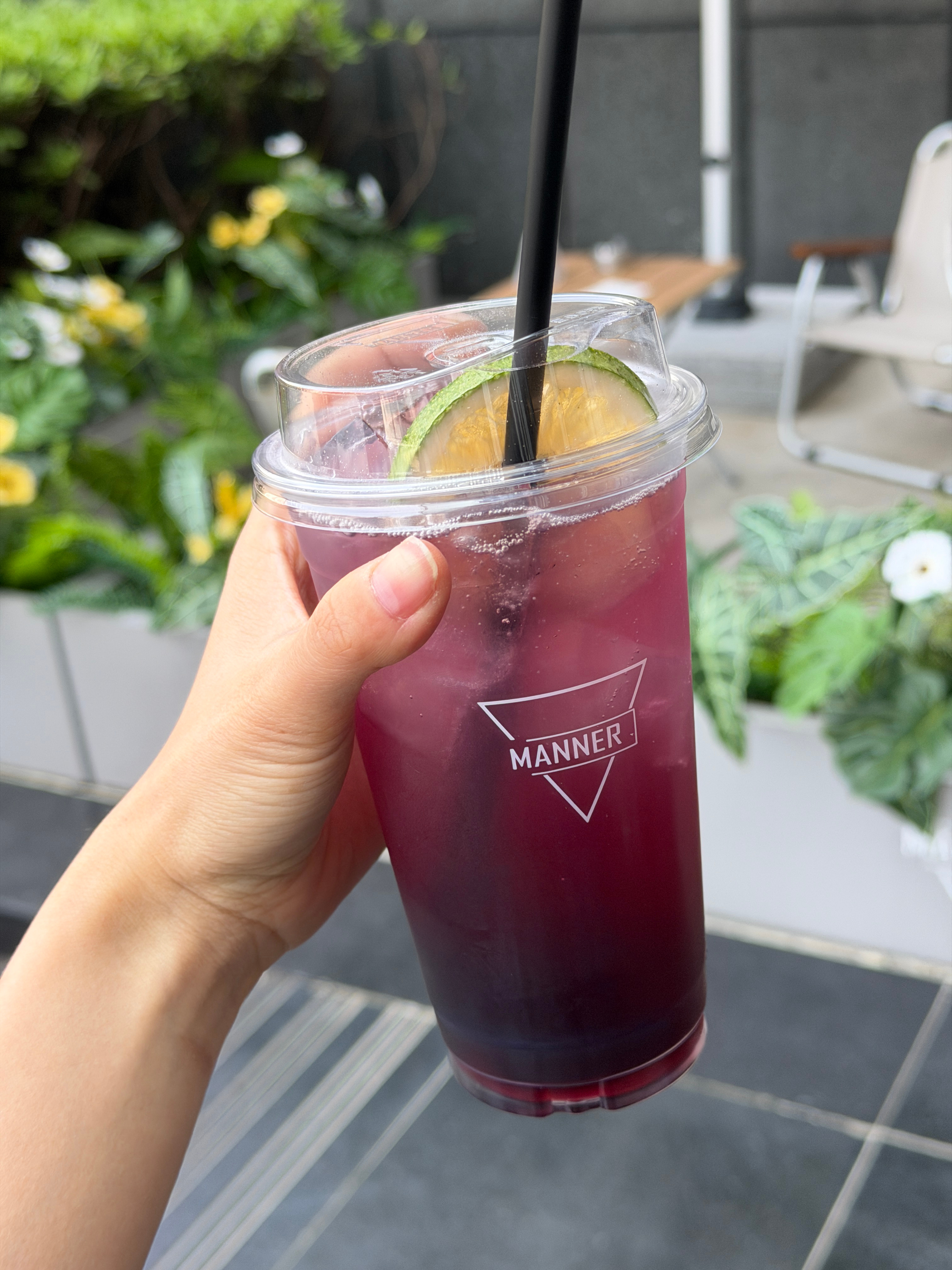 老板说我最近出差太辛苦了 请我喝咖啡～其实他不知道我在丽江扫街拍照拍得可开心了就