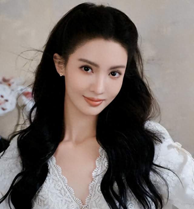 金晨刚交完学费，赶最早航班回学校上课，落地才知道学校没了