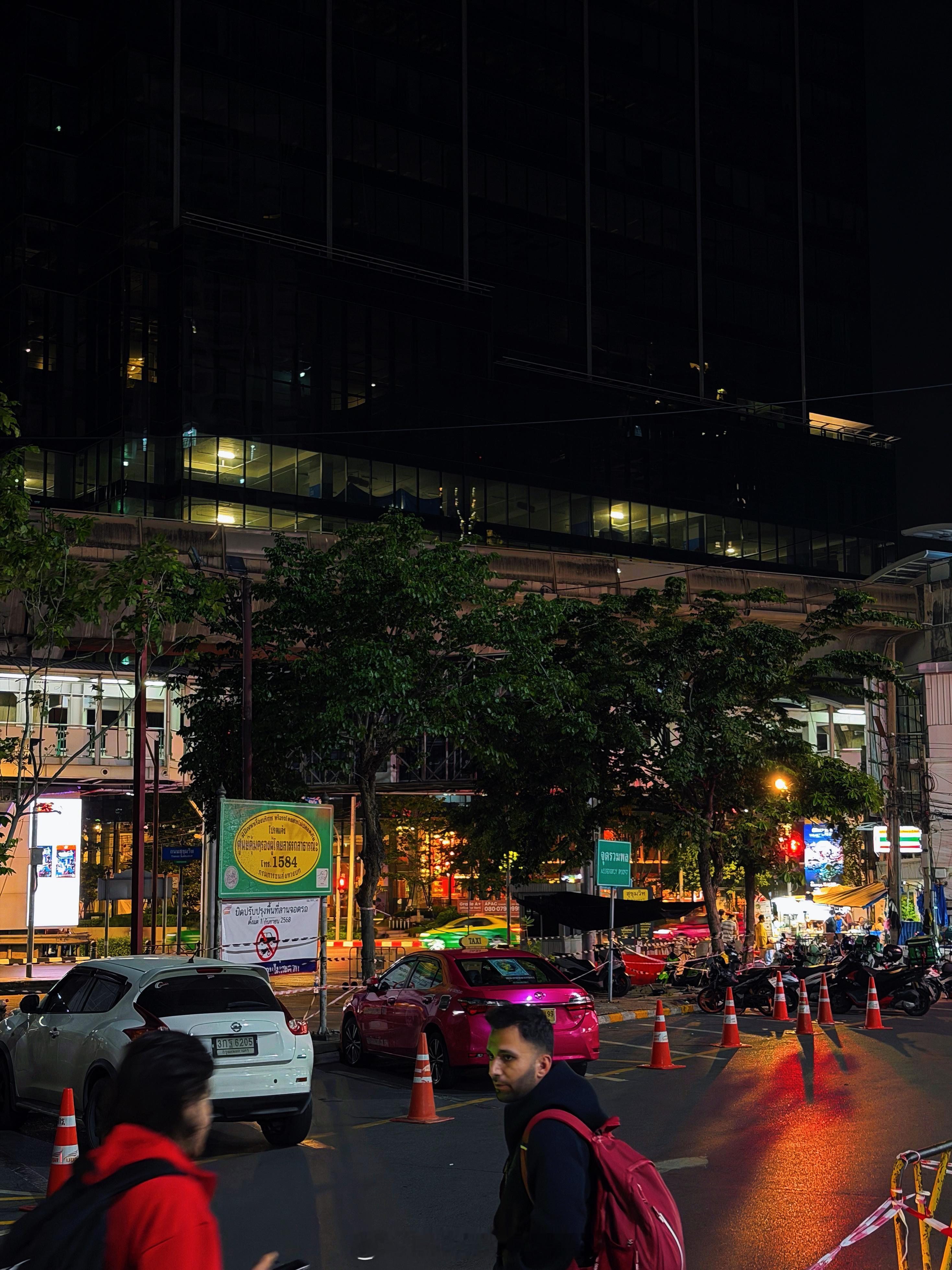 0点的曼谷依旧堵车啊 