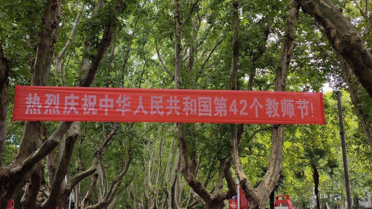 节日快乐！[玫瑰][玫瑰][玫瑰]