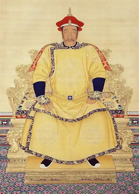 为什么感觉满清皇帝的颜值都很高？
清朝皇帝画像给人的第一印象往往是颜值在线，其实