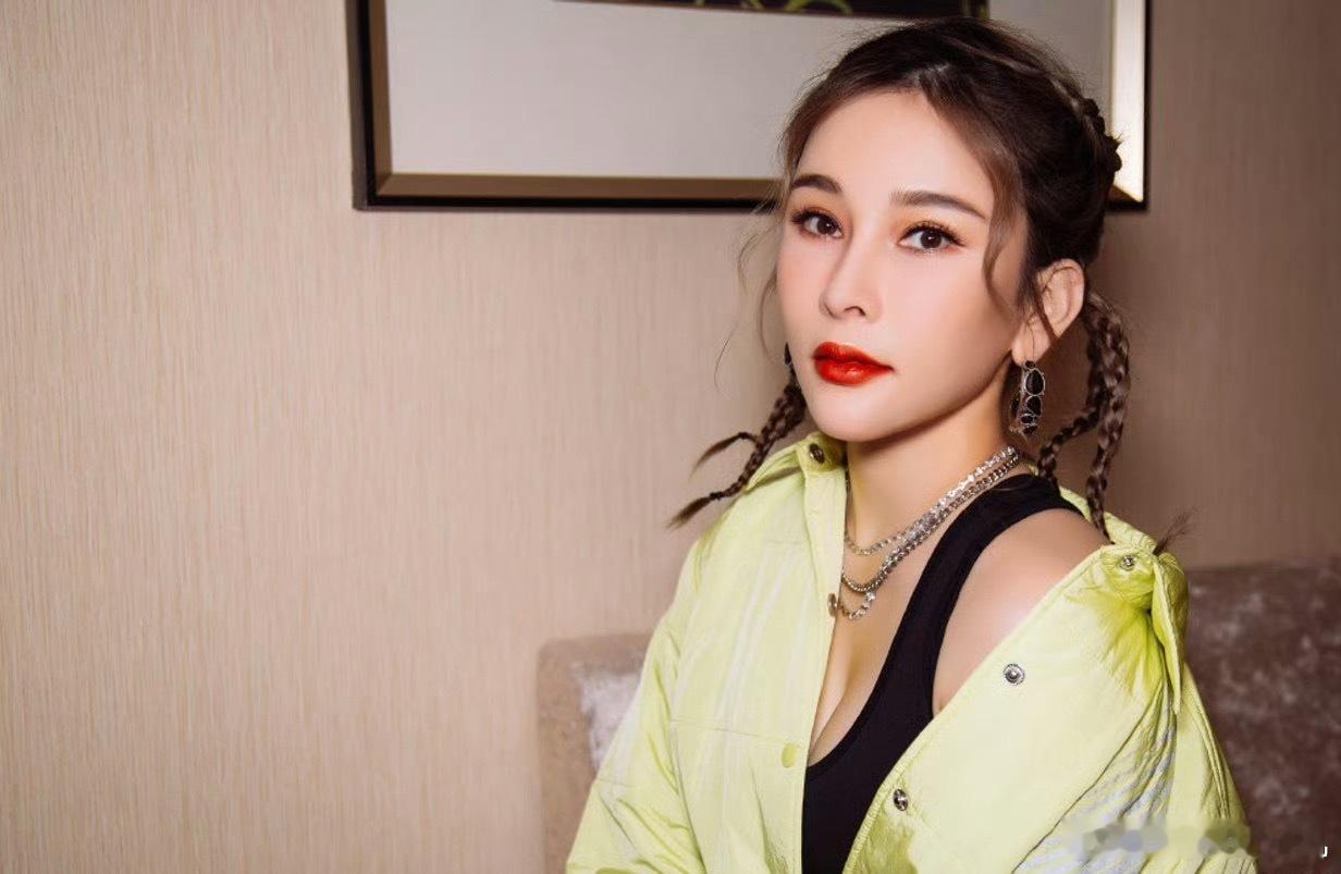 天啊！温岚败血症休克温岚的经纪人刚刚在温岚社交媒体发文，表示温岚持续高烧未退伴有