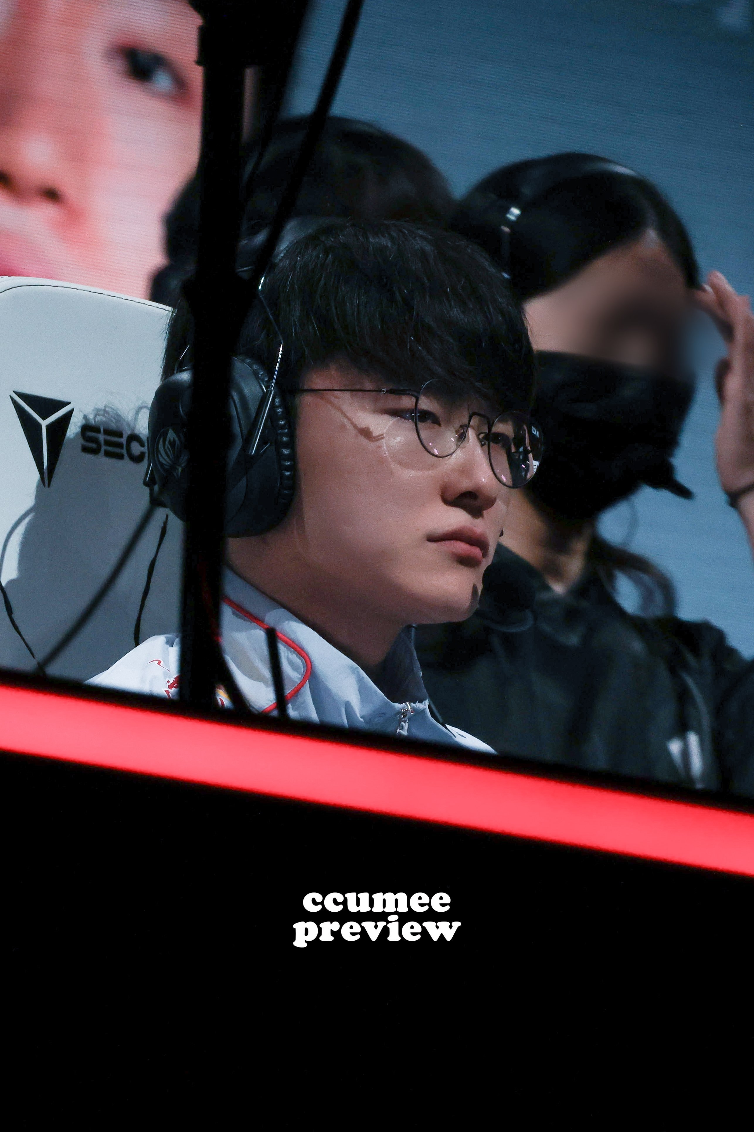 我是无数星星中的一个 而你是我独一无二的月亮  cr ccum0o0 