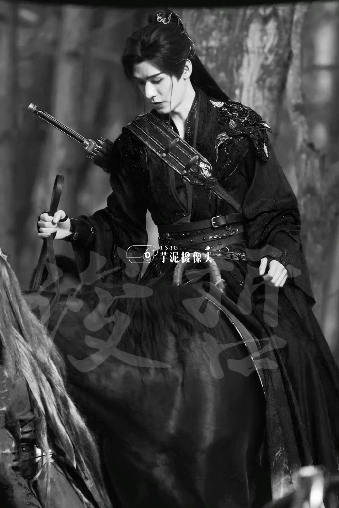 #龚俊暗河传单手拉缰绳路透##龚俊单手拉缰绳#龚俊暗河传单手拉缰绳路透好帅，[色