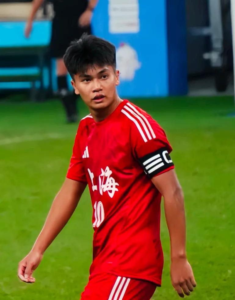 最后时刻换错一个人，这可能就是中国足球最具体的痛，比赛第75分钟，记分牌定格在1