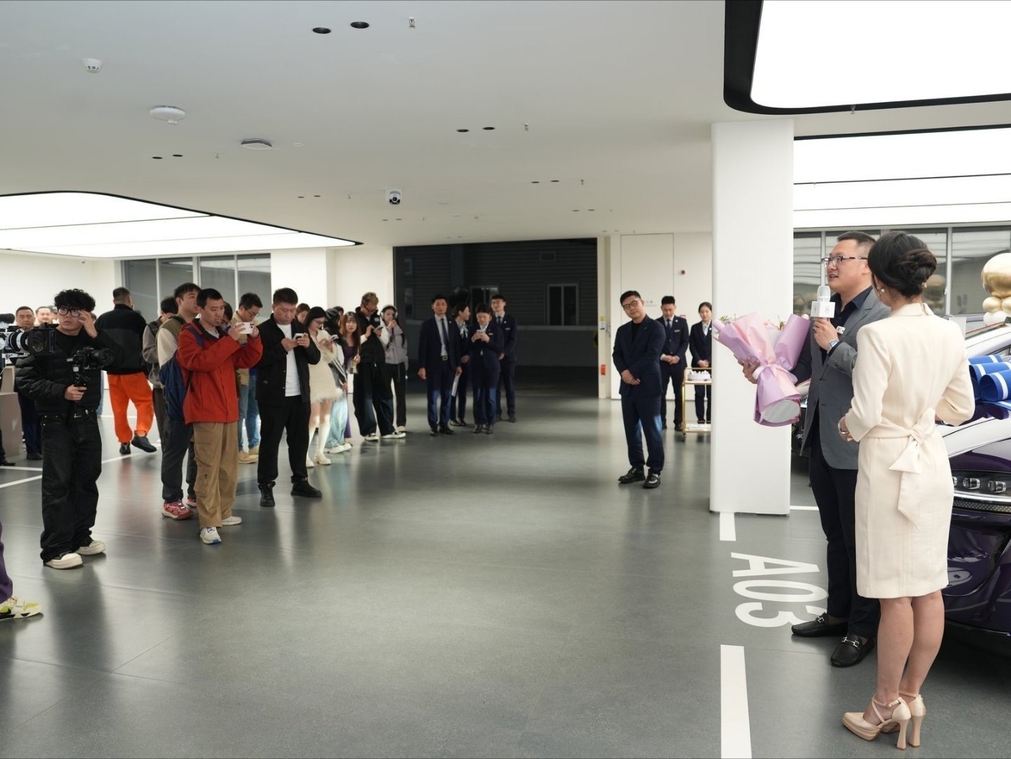 首台896线激光雷达智界R7交付l首台896线激光雷达智界R7正式交付，图像级感