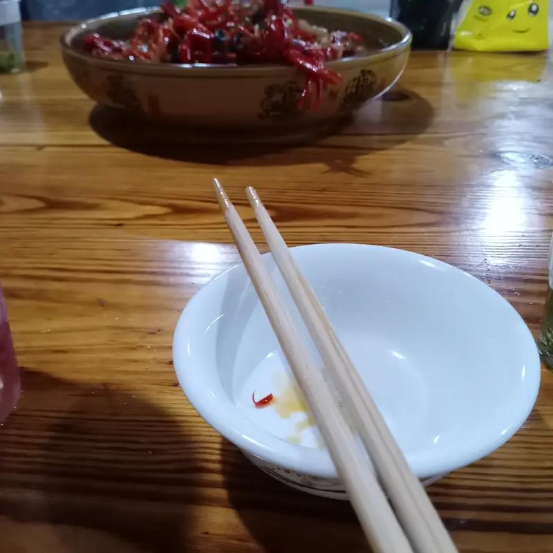 吃闲饭不问世事，请对下联