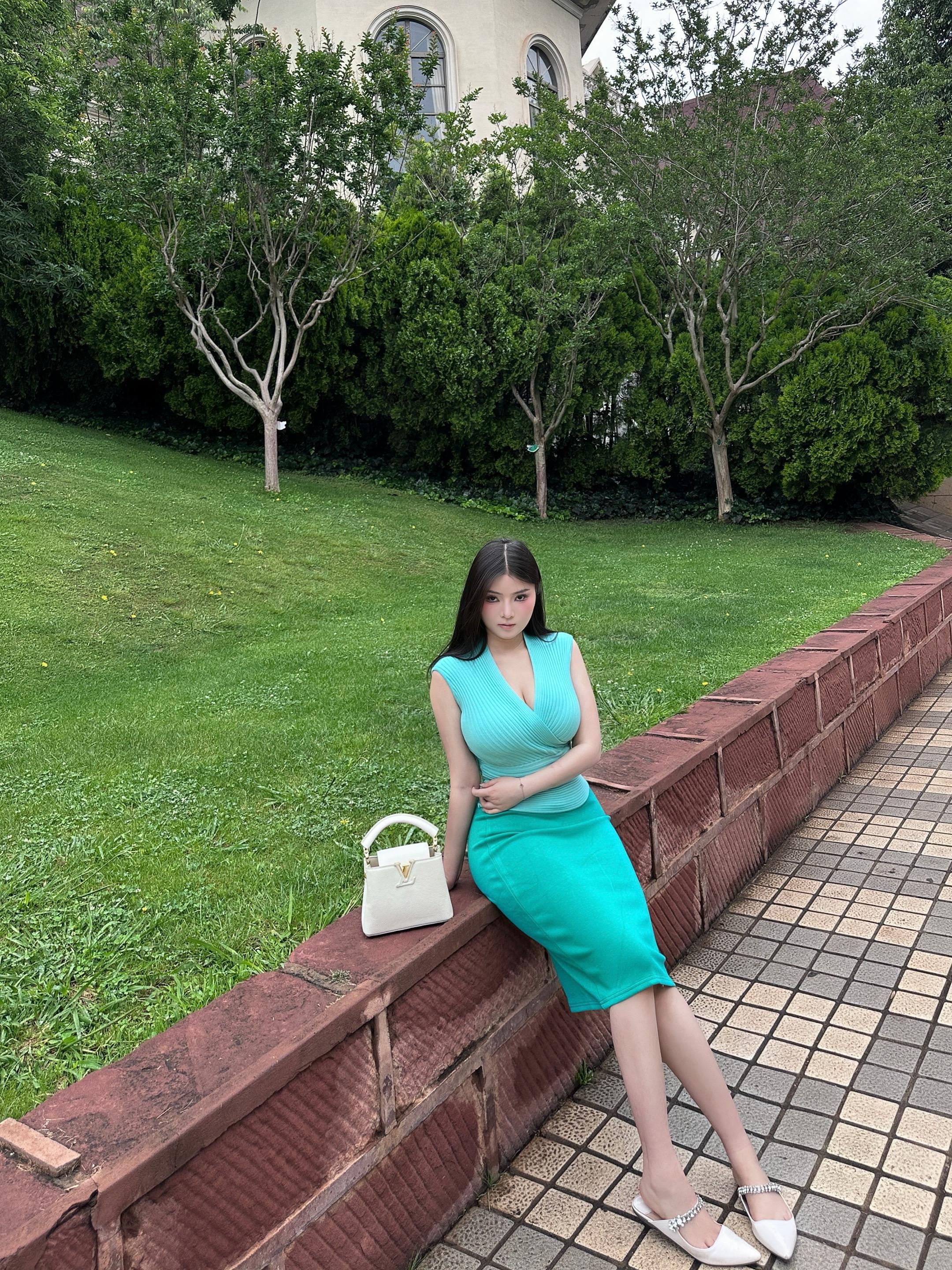 嫉妒本来就是一种仰望。